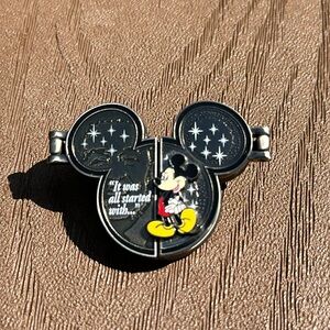 Disney Pin Walt Disney world Mickey Mouse Ear Pin 2006 hinged opening